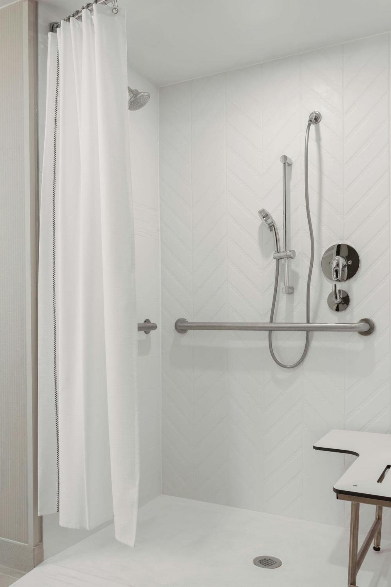 Delta Hotels By Marriott Indianapolis Airport Экстерьер фото